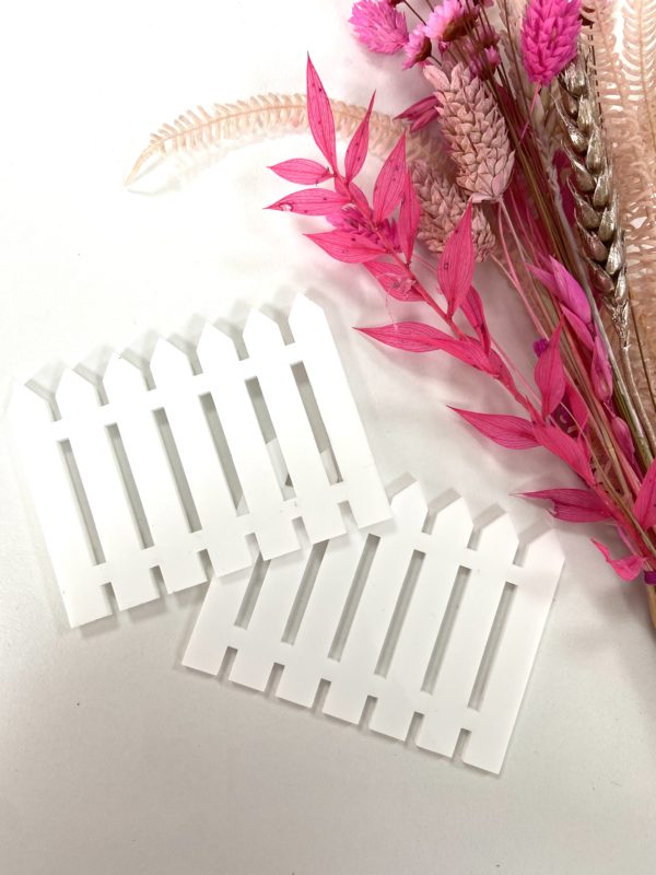 picket fence cake topper